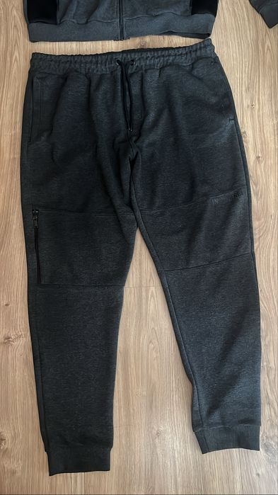 Чоловічі спортивні костюми