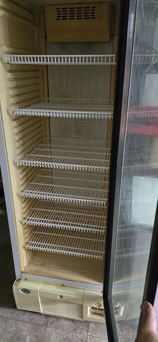 Arca frigorifica vertical a funcionar perfeitamente