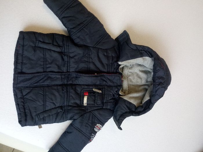 Sprzedam ciepłą kurtkę dla chłopca rozmiar 86