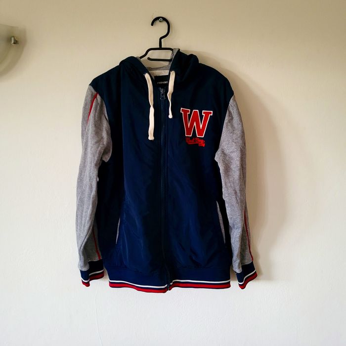 Varsity vibe – sportowa bluza Fishbone, styl college