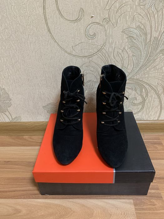 Ботинки, ботильйони, жіночі