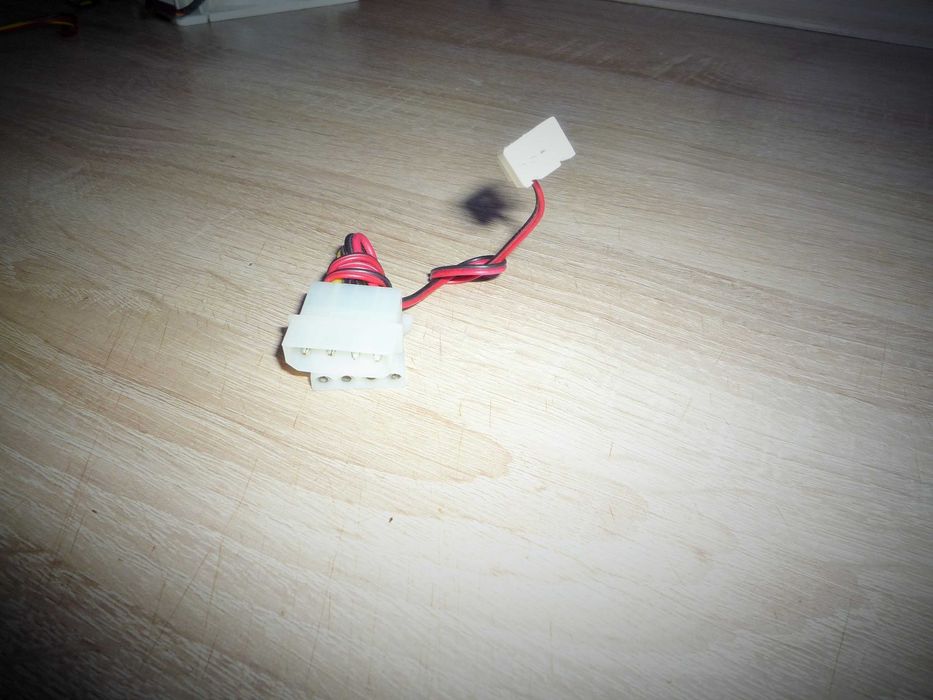 кабель 3 пин. на 2 molex на плату