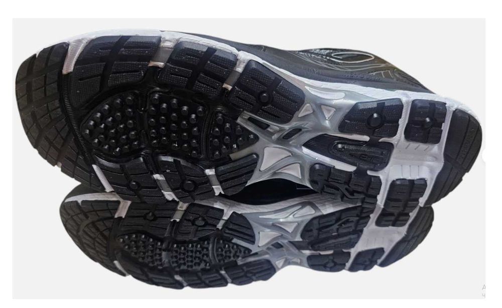 Тренувальні кросівки Joma Hispalis. Оригінал! Новий товар!