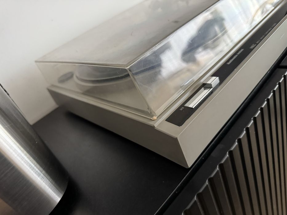 Gramofon NEC P305E