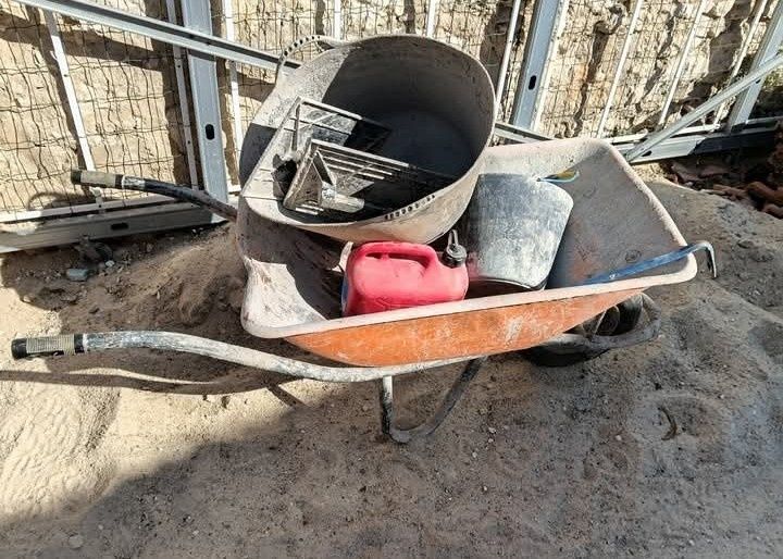 Vendo Betoneira elétrica  e materiais de construção Civil