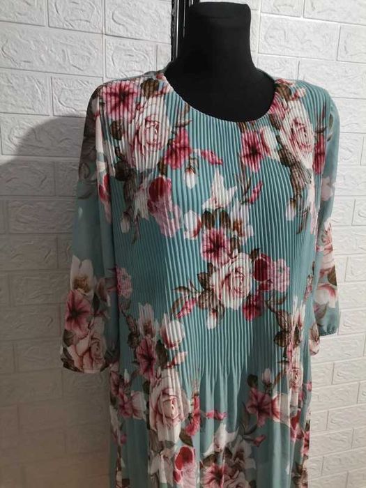 Sukienka rozmiar XL kwiaty cena 35 zł