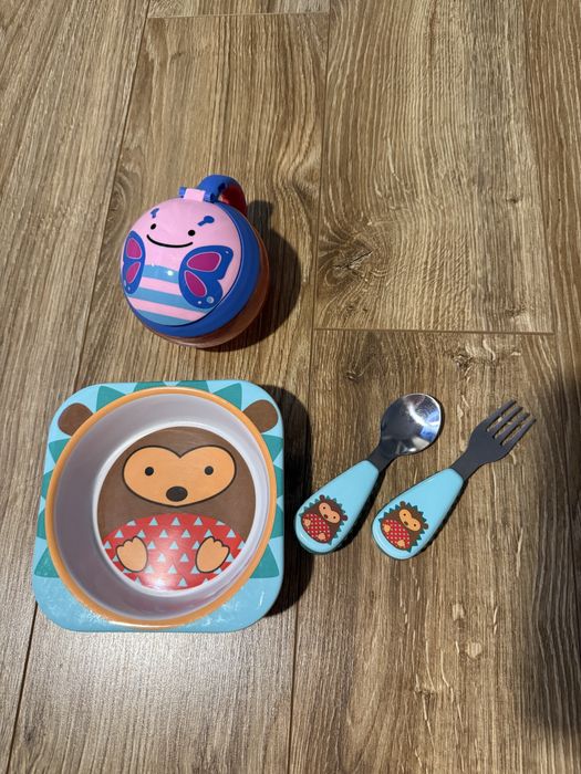 Zestaw SKIP HOP miseczka sztućce JEŻ pudelko Niewysypek motyl