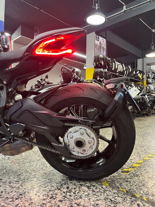 MV Agusta Dragster 800 r de 2024  Irrepreensível
