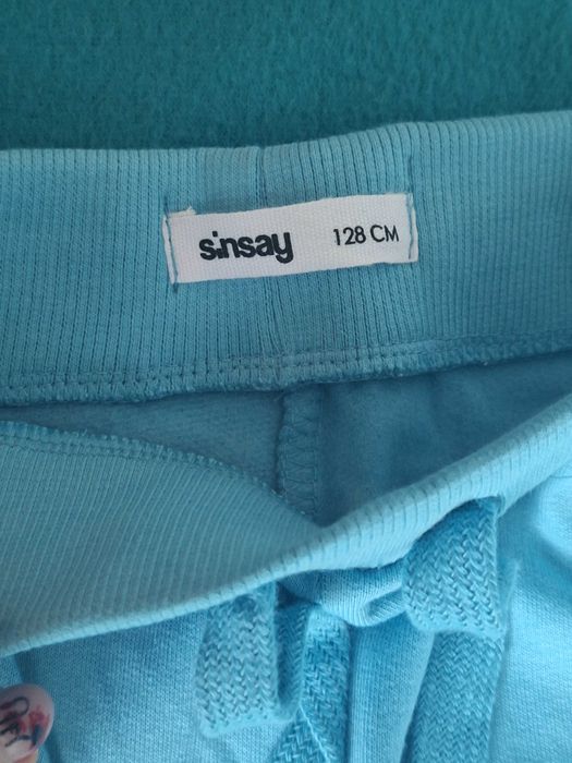 Sinsay nowe spodnie dresowe roz 128cm