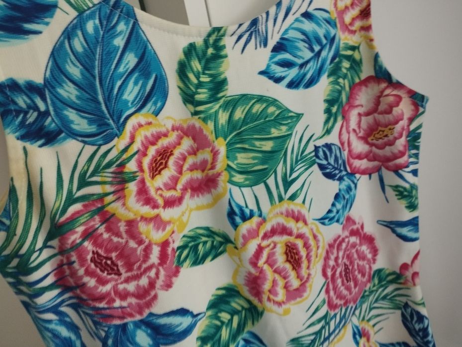 Śliczna letnia sukienka M