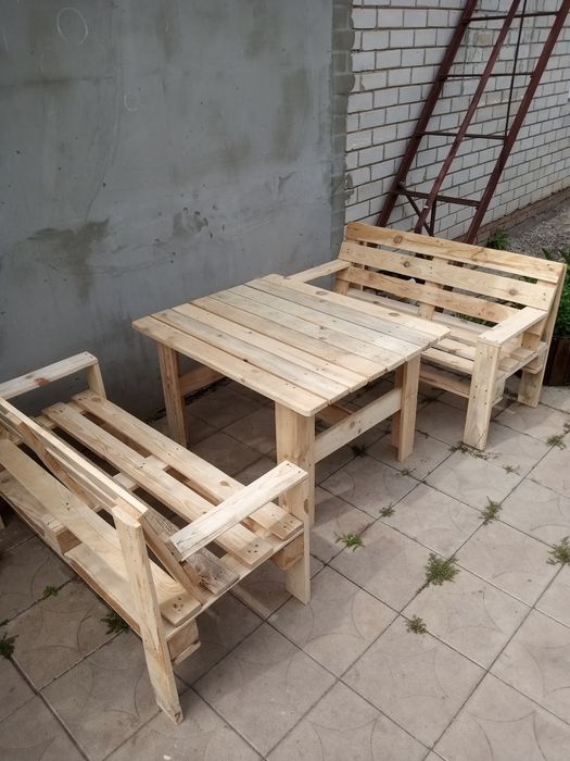 Лавочка з піддонів