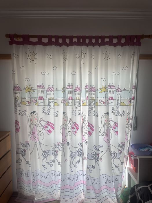 Conjunto- almofadas, edredom e cortinados