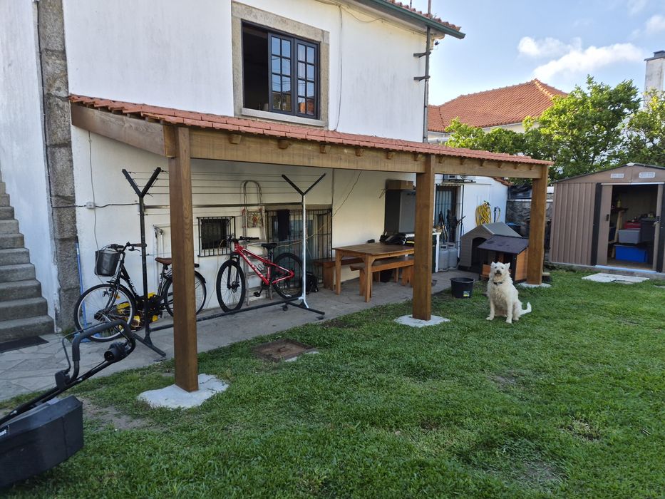 Telheiro em madeira tratada