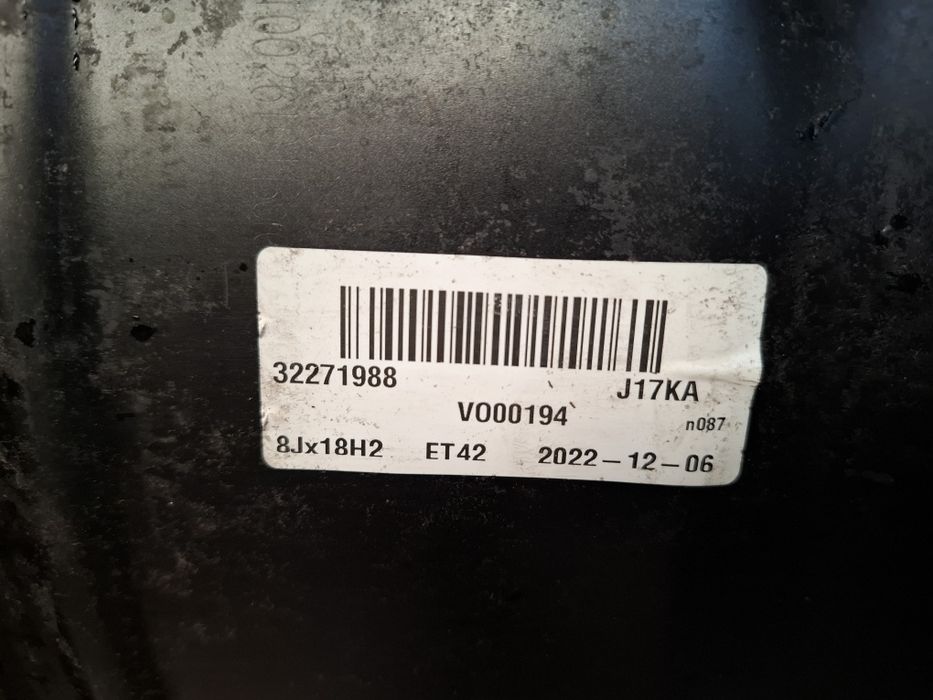 Felga oryginał volvo v60 s60 v90 18" 8J et42 prosta!