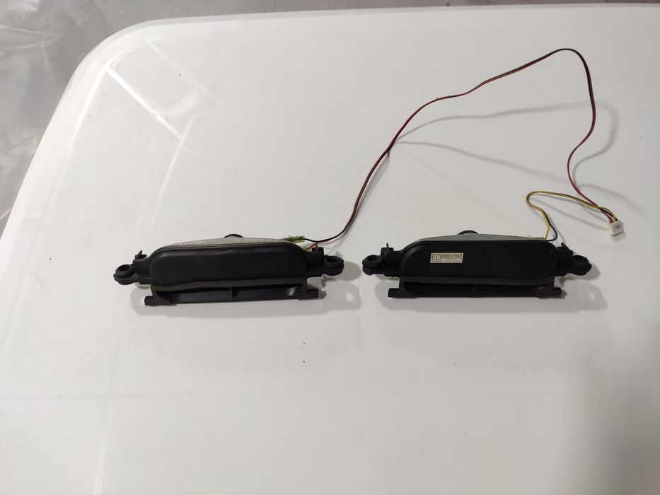 Colunas televisão Samsung LE32R81