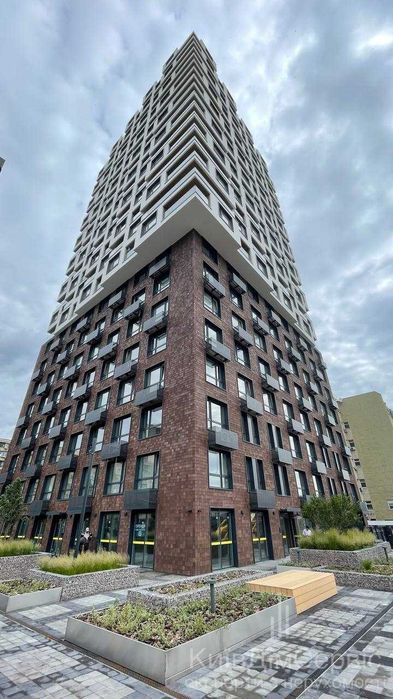 Продаж комерційного приміщення на першому поверсі ЖК "Kub29" Куб