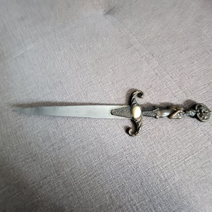 Stary nóż do otwierania kopert