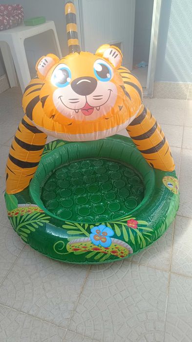 Piscina e Boia para bebe