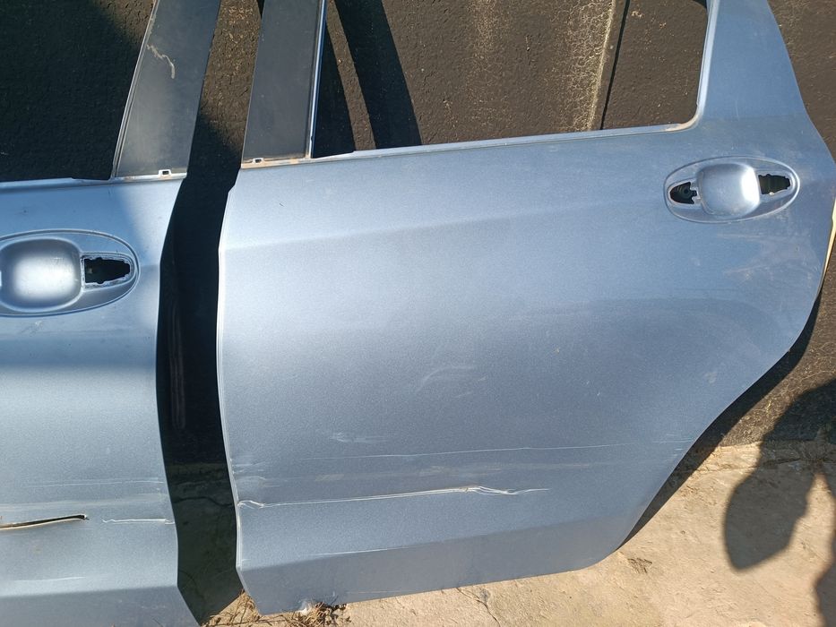 Продам двері, крило від тойьота яріс