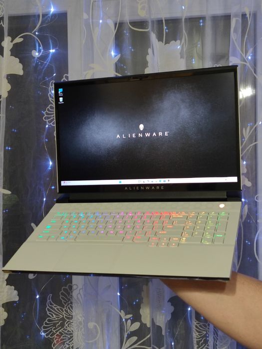 Alienware m17 r3 i7-10750h rtx2070 Super 16gb 1tb ssd