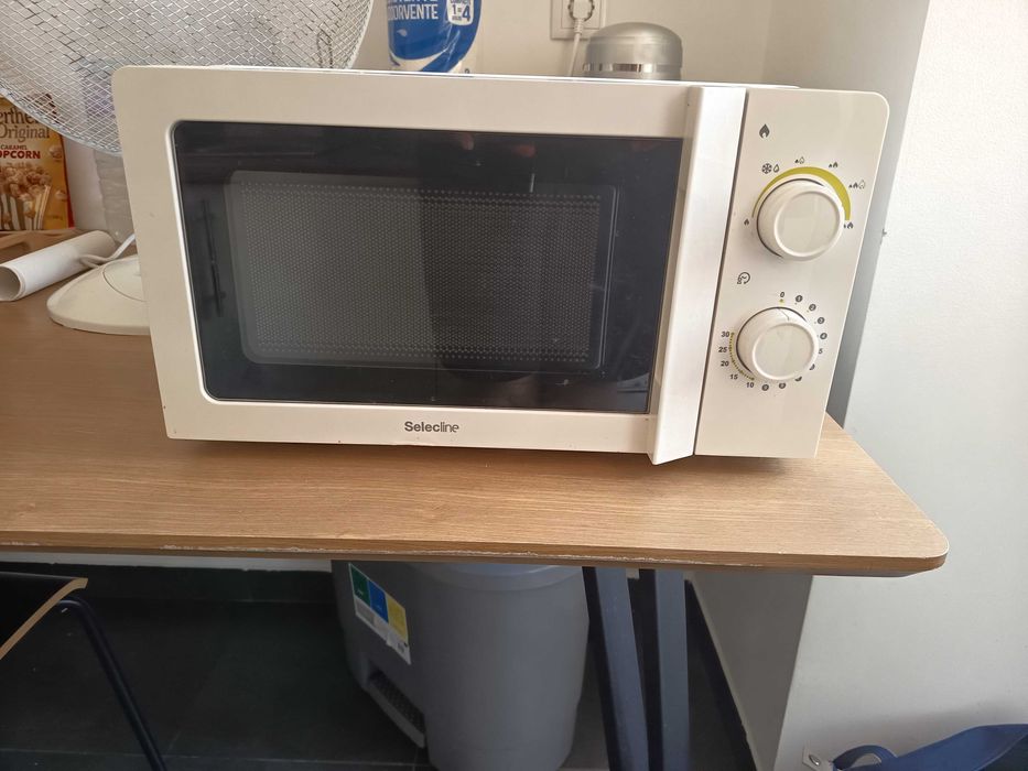 Microondas Selecline Modelo P70T20L-V7
