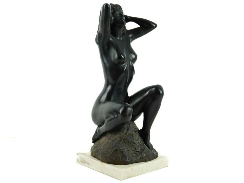 Escultura de Nu Feminino