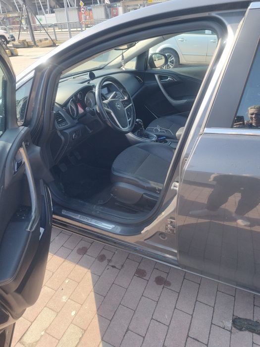NA SPRZEDAŻ  Opel Astra J Zadbane i Bezwypadkowe