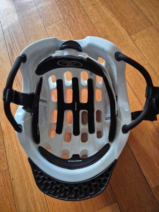 Dziecięcy kask Woom czerwony S (50-53 cm)