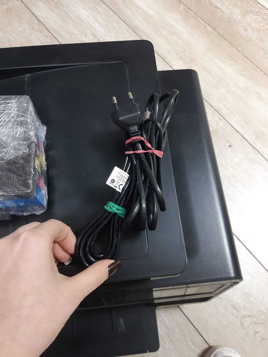 HP OfficeJet Pro 8620 – z tuszami i kablami