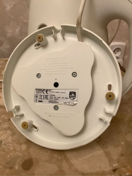 Электрочайник Philips.