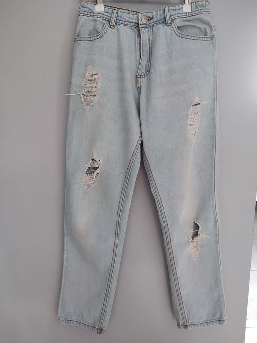 Jeansy Sinsay z przetarciami