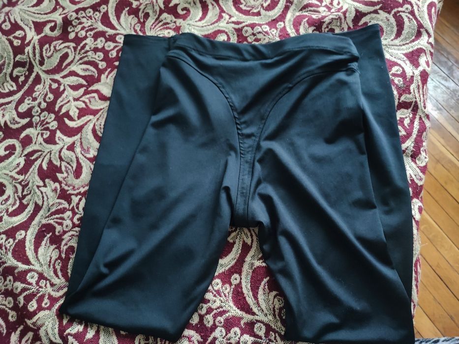 Жіночі чорні лосини
