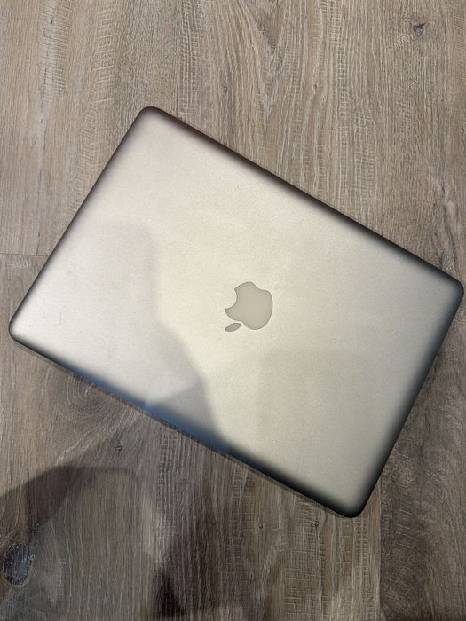 Macbook Pro 2011 ładny stan !