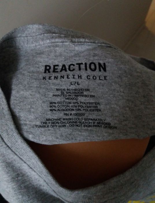 T-shirt   Kenneth  Cole   Roz. L