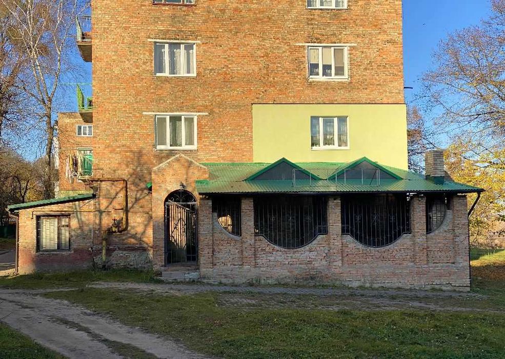 Продаж кафе біля міського озера