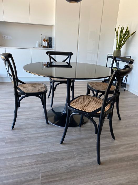 Mesa jantar com 4 cadeiras em vime