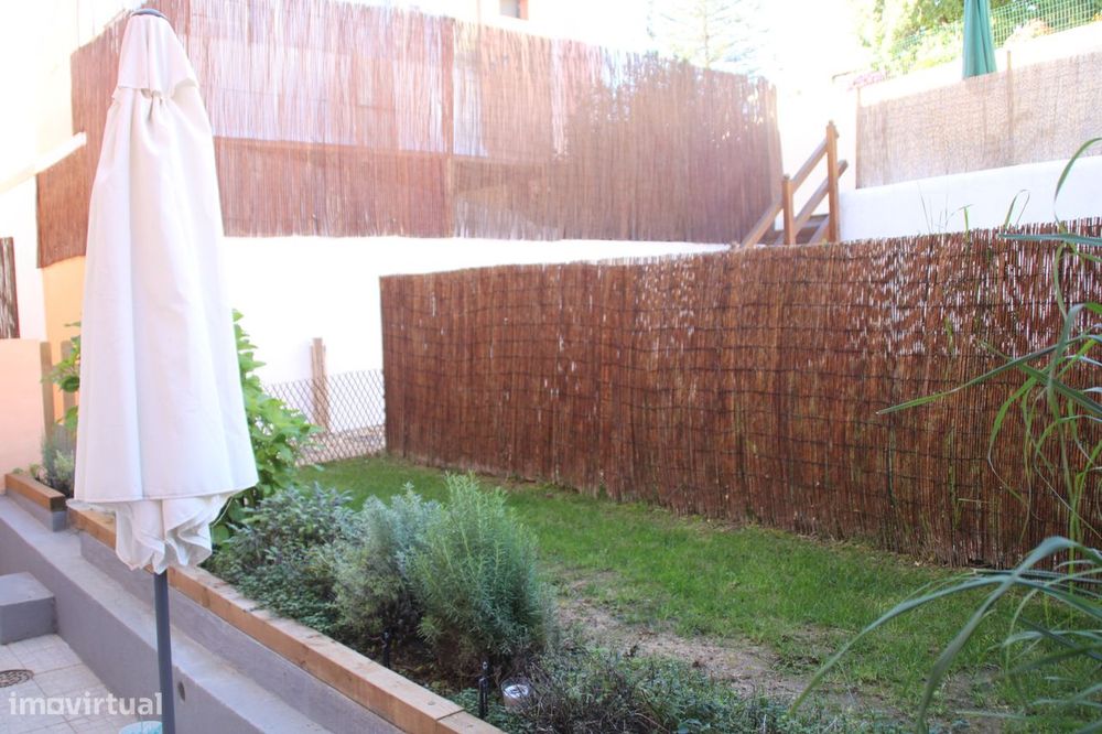 Apartamento T2 com piscina e jardim em Oeiras