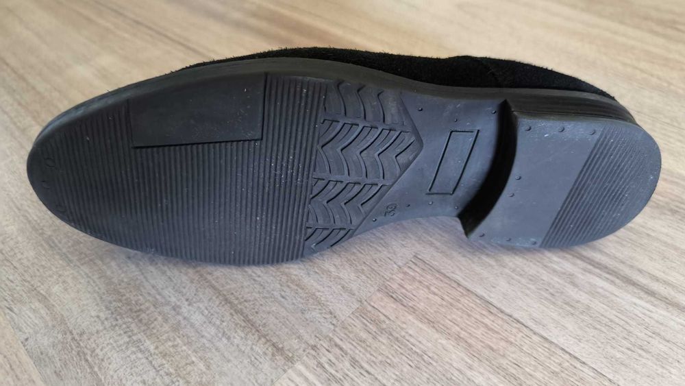 Sapatos pretos Nº39 em Camurça – como novos