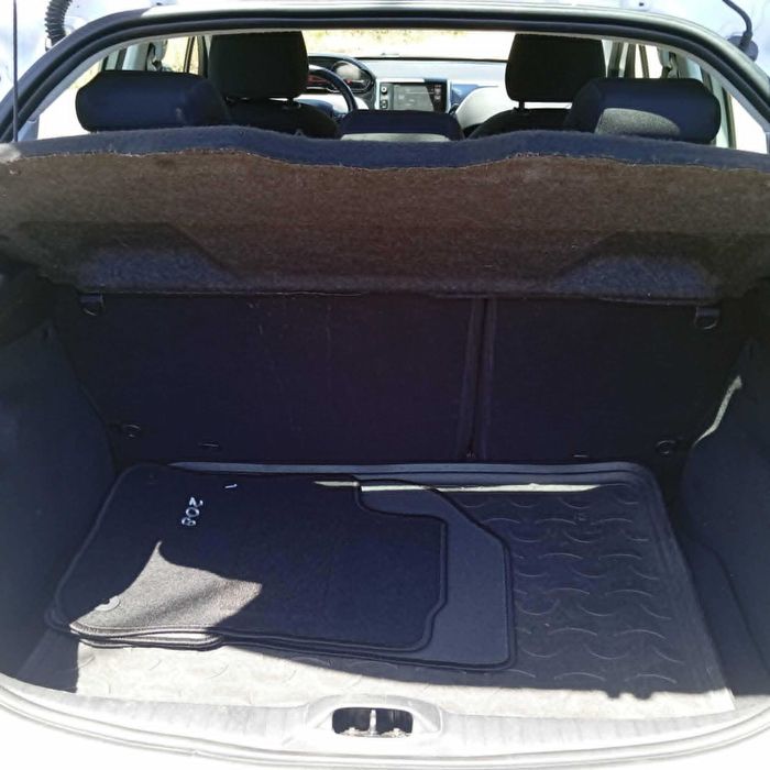 Peugeot 208 Carro usado em bom estado