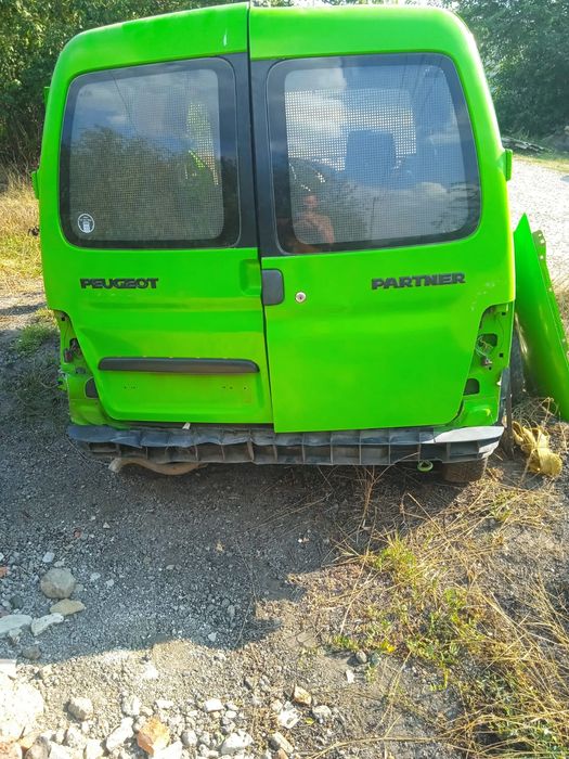 Продам двери Пежо Партнёр 1998 год