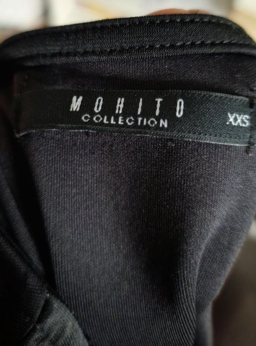 Elegancka, dopasowana sukienka z kolekcji Mohito