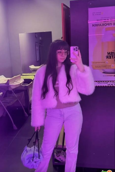 Біла шубка з еко хутра