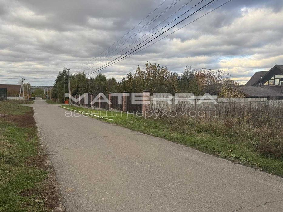 Бобриця продам ділянку 14,6 сот. Кутова, Асфальт, Комунікації!