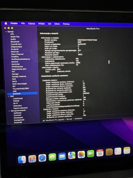 Sprzedam MacBooka Pro z 2016 roku z Touchbarem