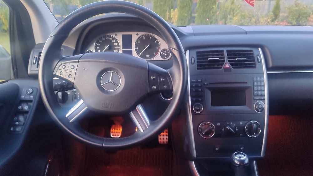 Mercedes Bklasa 1.7b - rezerwacja