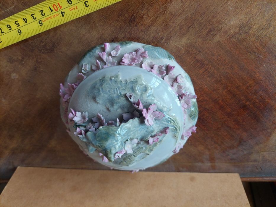 Caixa antiga em porcelana