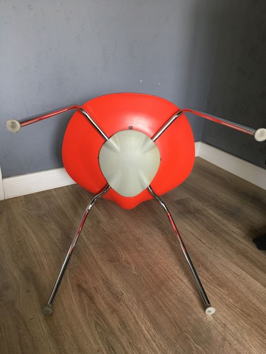 Bernhardt Design Orbit by Ross Lovegrove krzesło
