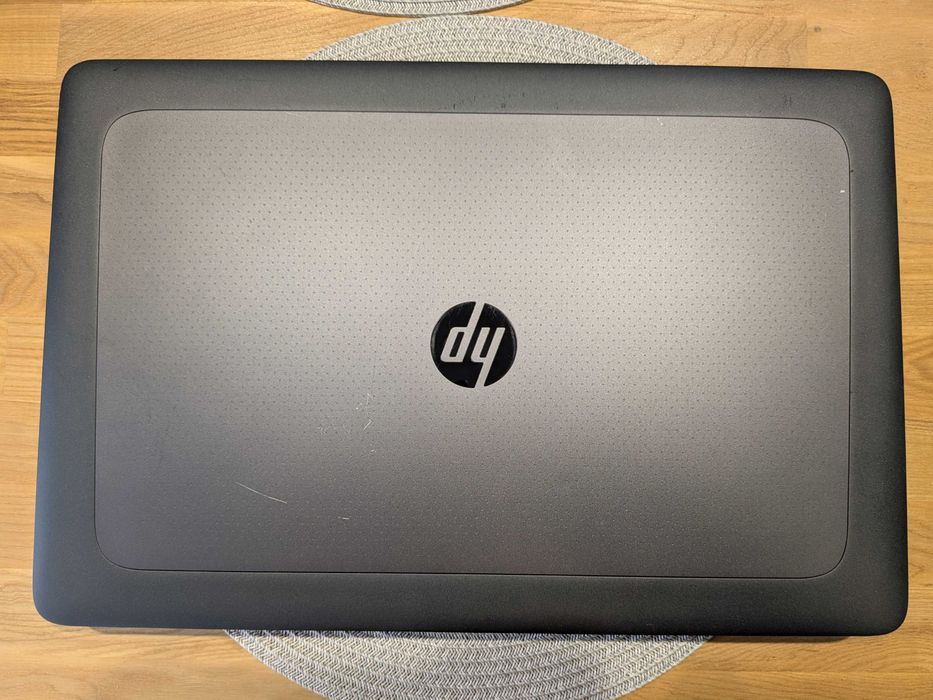 HP ZBOOK 17 G3/IPS FHD/Xeon-1535/m2000m/m3000m 4gb/16 ddr4/256m2/win
