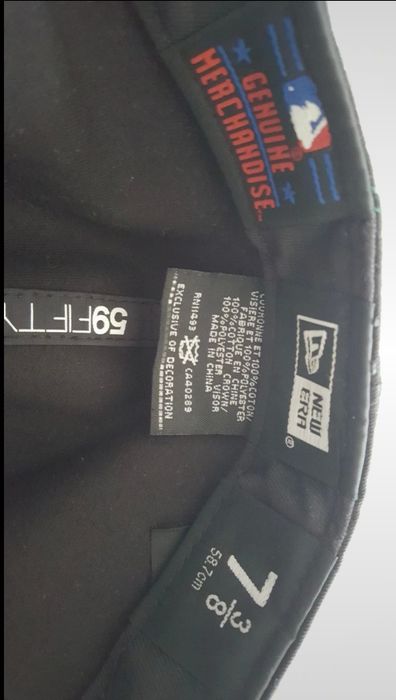 Boné preto e branco (NEW ERA)