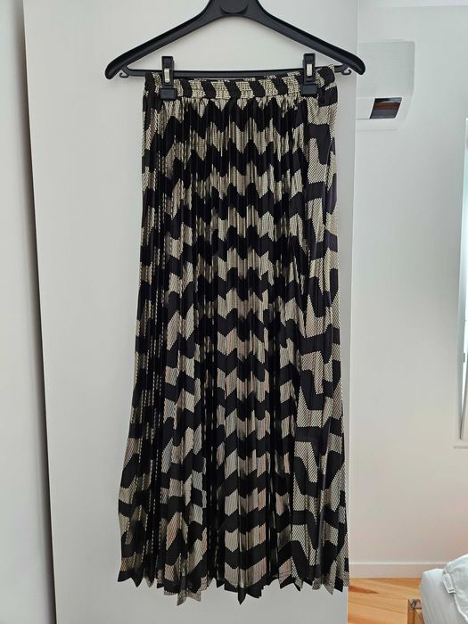 Saia, prata e preto, tamanho S